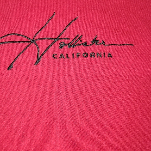 Hollister Must-Have Red Tee - Picture 2 of 7